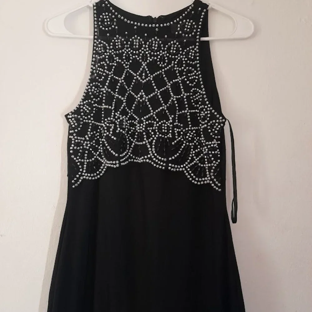 PRETTY BLANCK DRESS - Picture 3 of 7